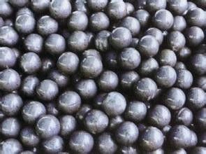 강철 볼을 부수기